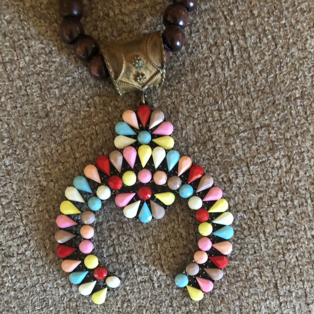 Women’s statement necklace